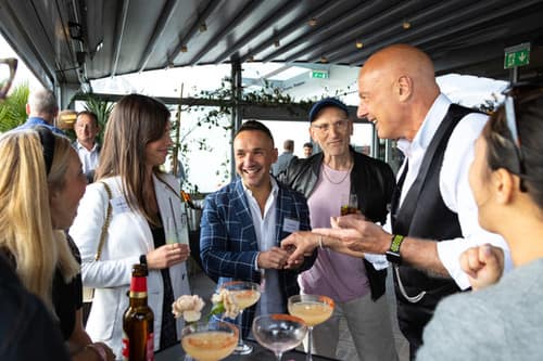 Roberto Forzoni performing close-up magic at a garden drinks reception